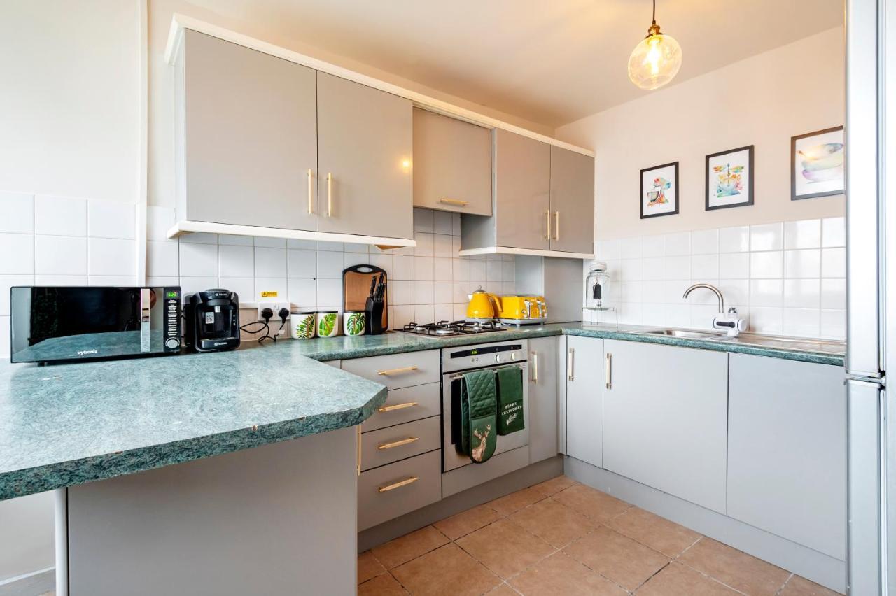Lovely 4 Bedroom Flat In Wandsworth- ลอนดอน ภายนอก รูปภาพ