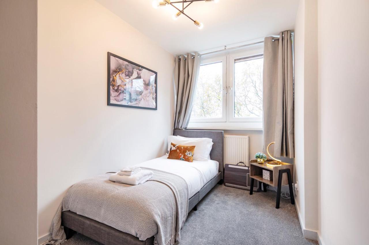 Lovely 4 Bedroom Flat In Wandsworth- ลอนดอน ภายนอก รูปภาพ