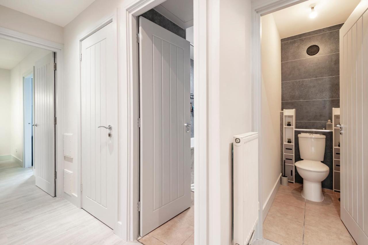 Lovely 4 Bedroom Flat In Wandsworth- ลอนดอน ภายนอก รูปภาพ