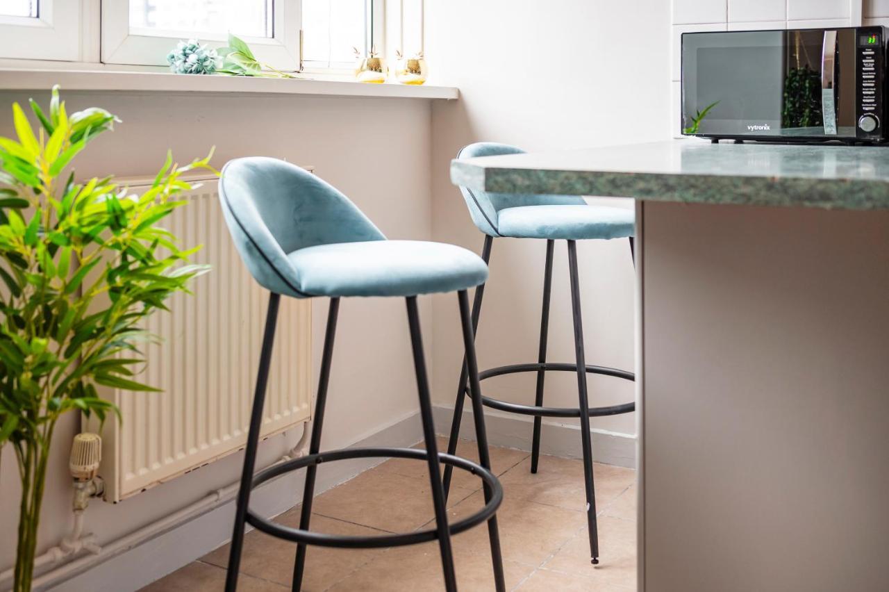 Lovely 4 Bedroom Flat In Wandsworth- ลอนดอน ภายนอก รูปภาพ