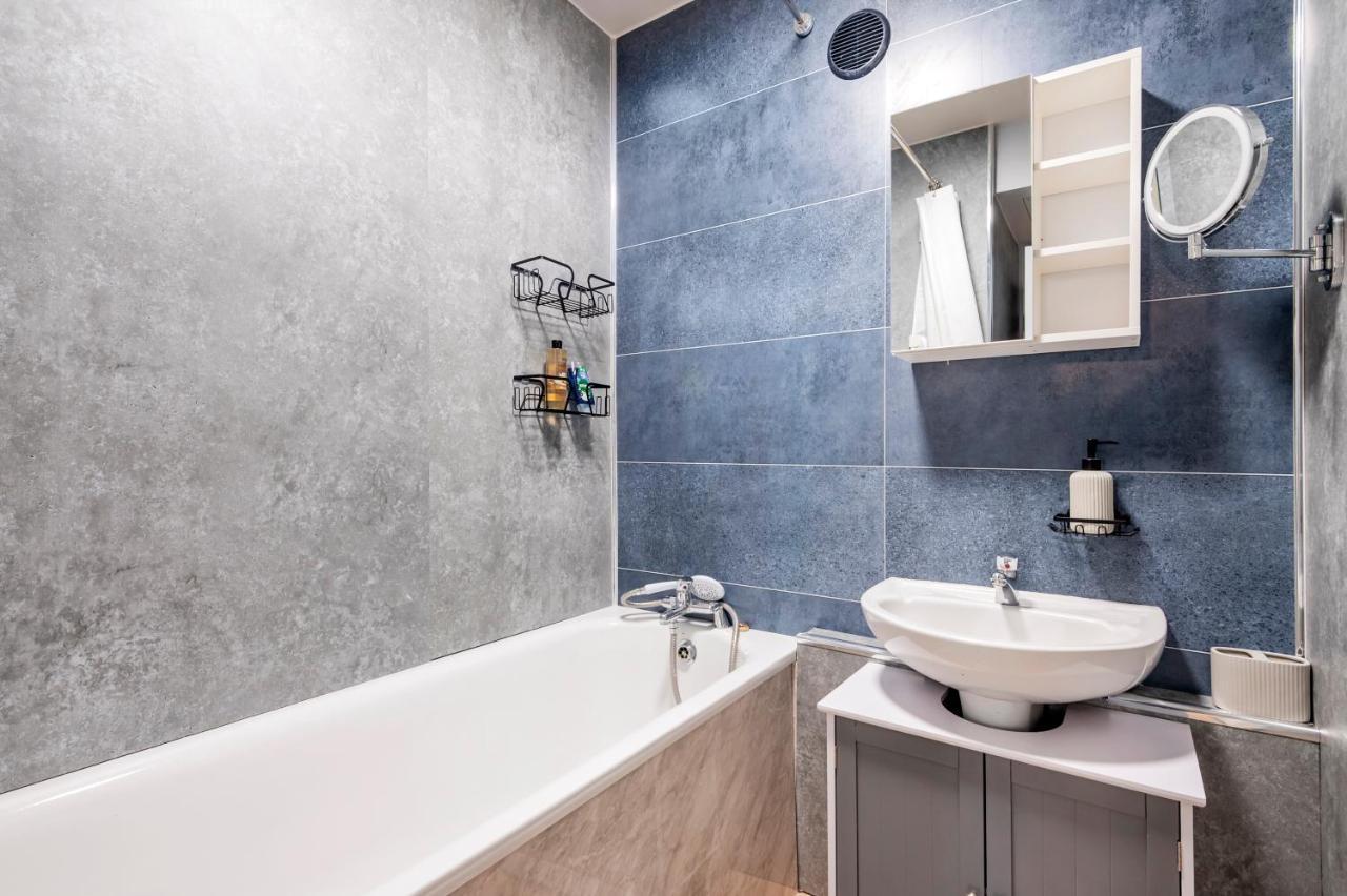 Lovely 4 Bedroom Flat In Wandsworth- ลอนดอน ภายนอก รูปภาพ